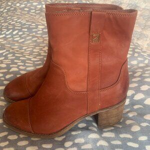 Women's Pair of Sperry Top Siders Boots- Reddish Brown Size 8.5